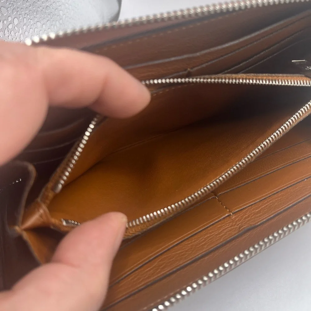 Louis Vuitton Articles De Voyage Zippy Wallet